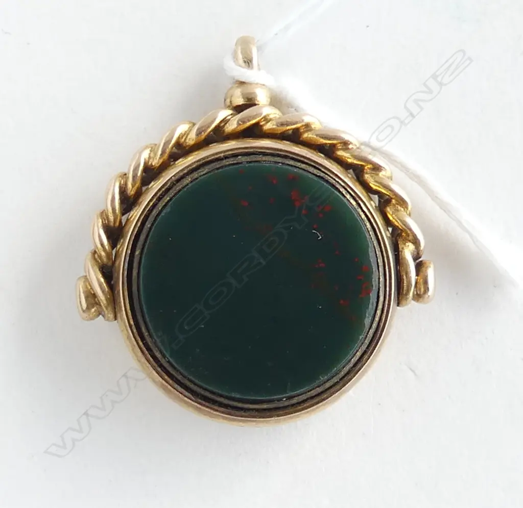 15ct YELLOW GOLD FOB SPINNER set with bloodstone panels Chain curb link frame 9.7gms Image 1++
