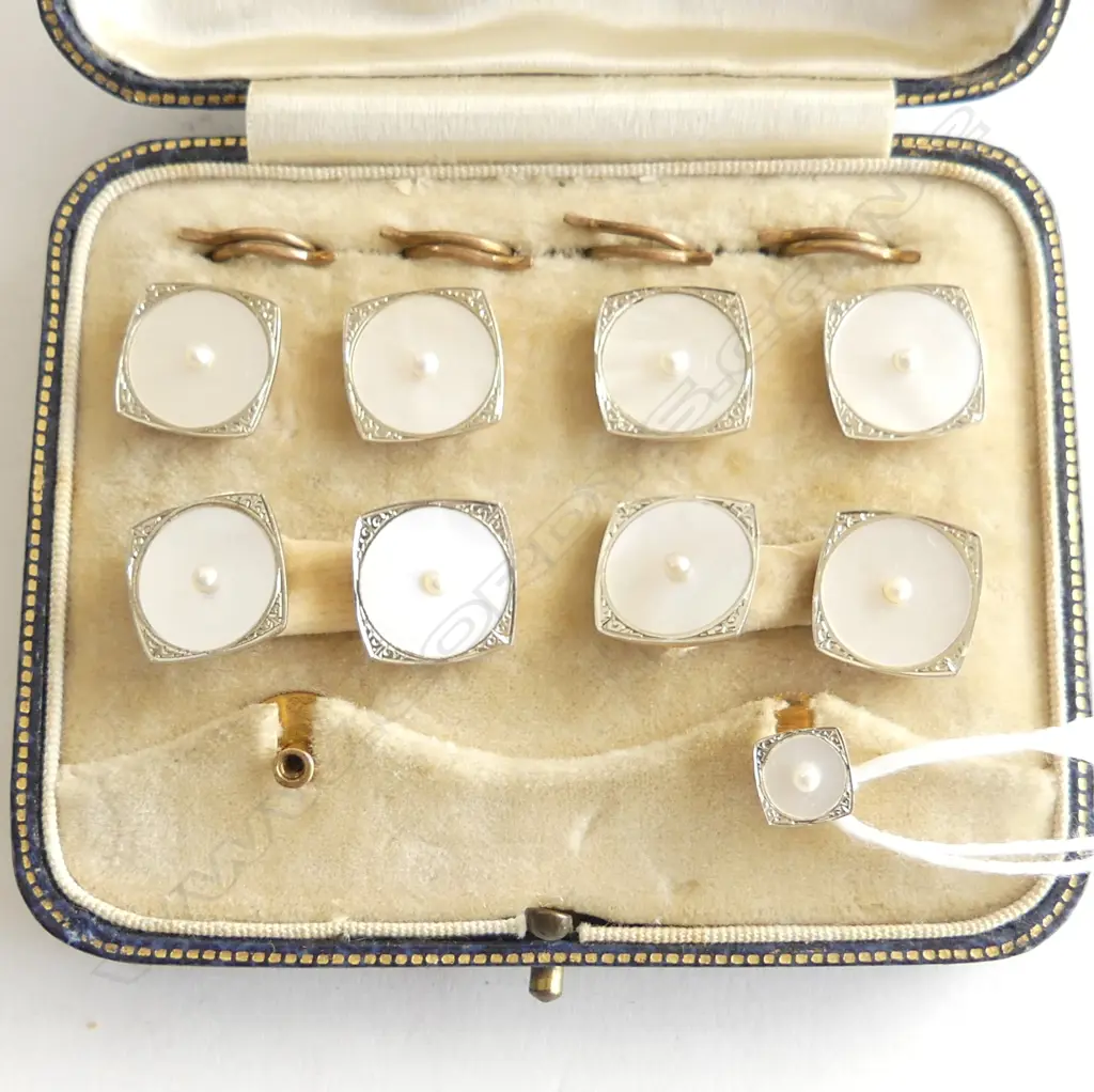 9ct & 18ct WHITE & YELLOW GOLD CUFF LINK & SHIRT STUD SET in original box gold weight 15gms Image 1++