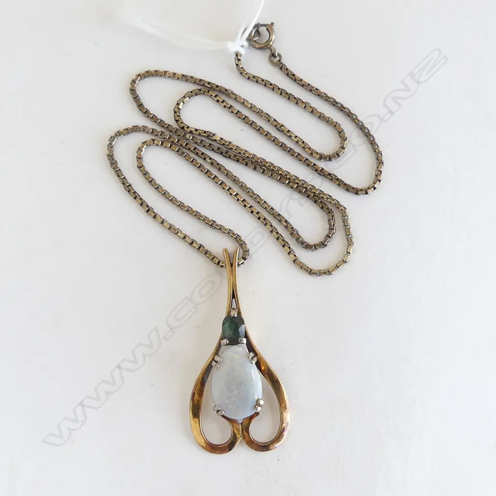 14CT GOLD full cabochon OPAL PENDANT 4.8gms testing 14ct or higher ON SILVER CHAIN Image 1++