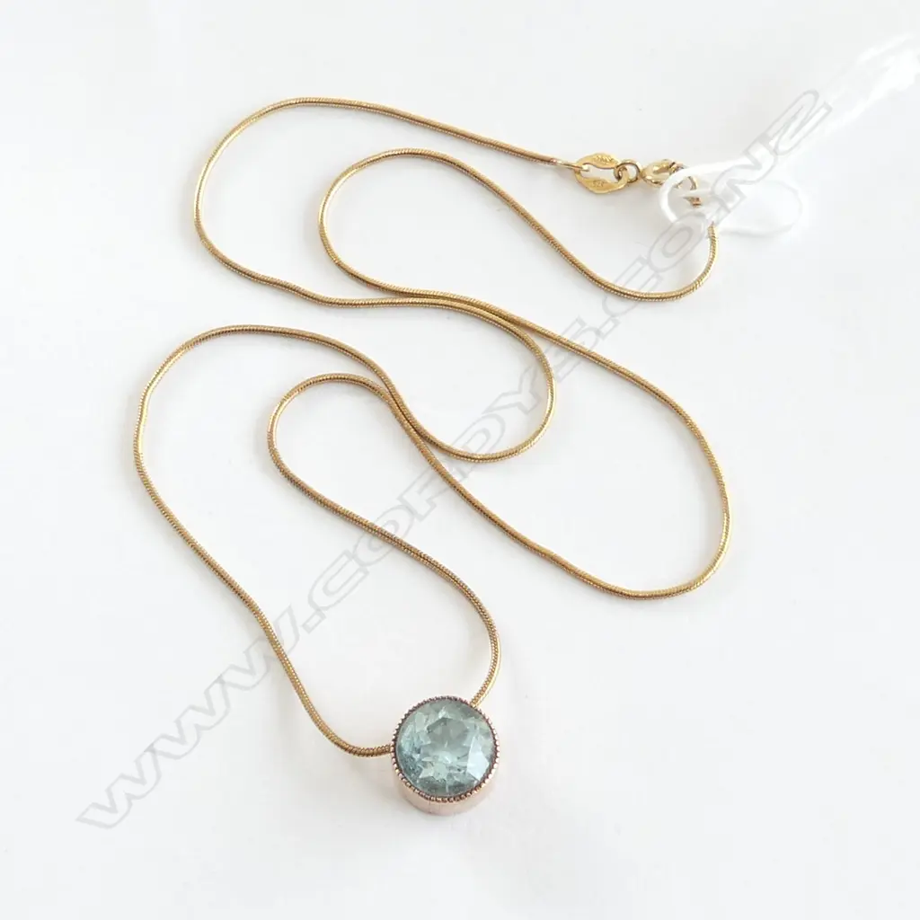 ROSE GOLD PENDANT WITH BLUE STONE ON FINE CHAIN Image 1++