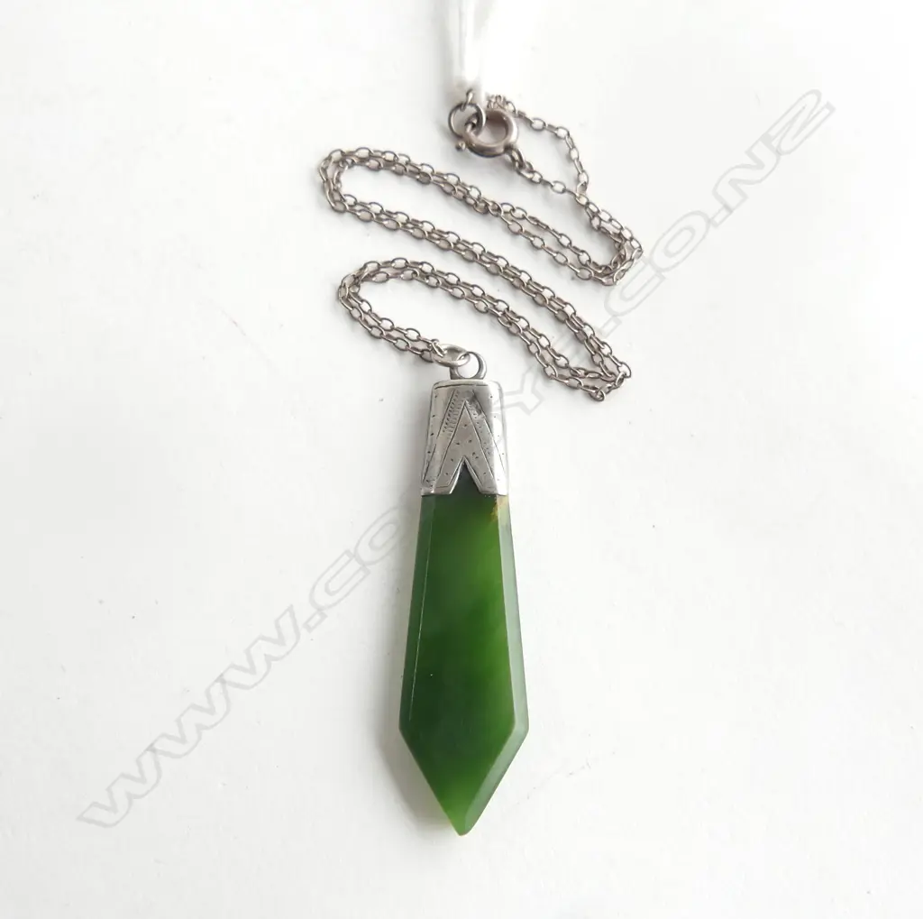 SILVER AND POUNAMU PENDANT WITH SILVER CHAIN Image 1++