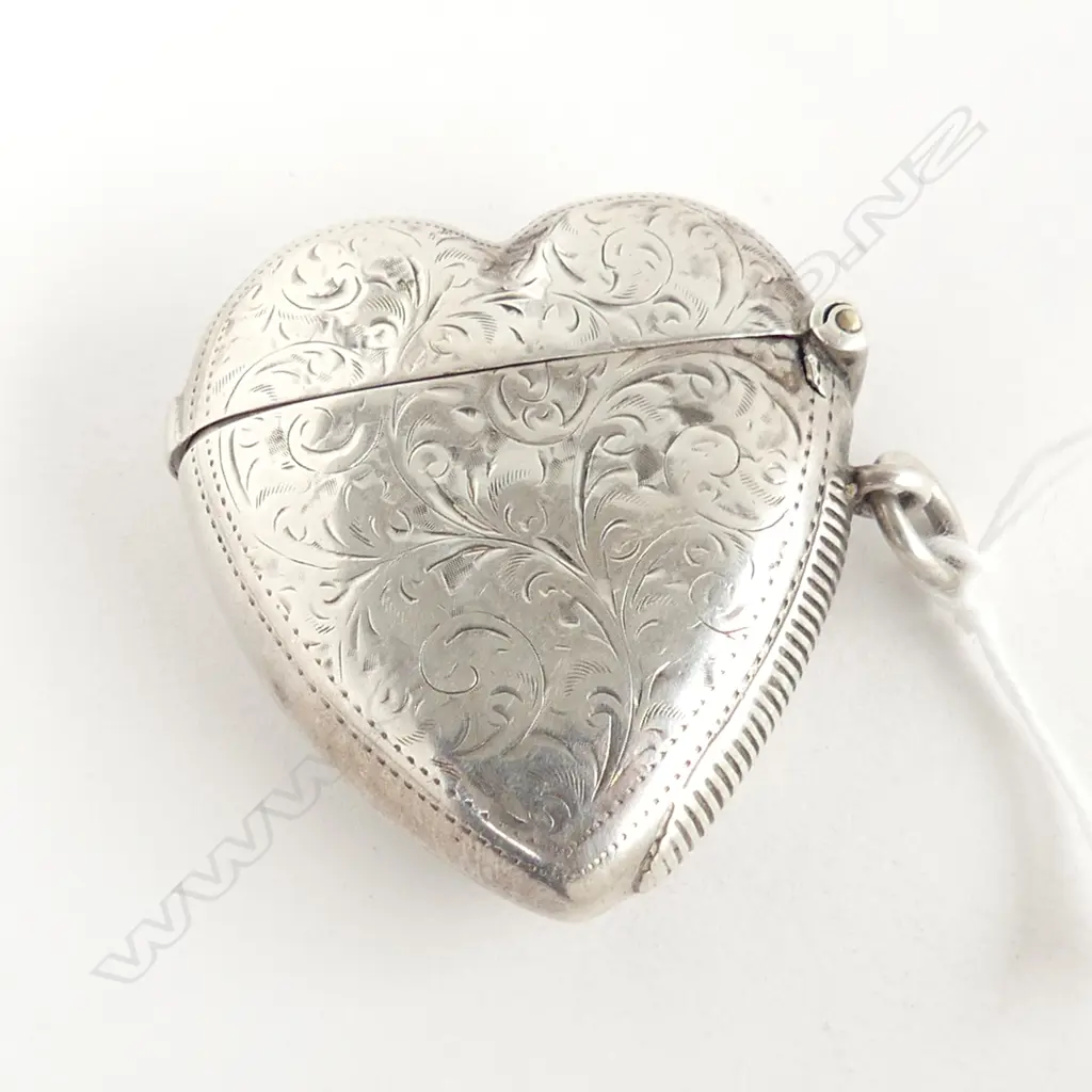 EDWARDIAN SILVER VESTA HEART SHAPE Scroll engraved Chester 1906 by William Neale Image 1++