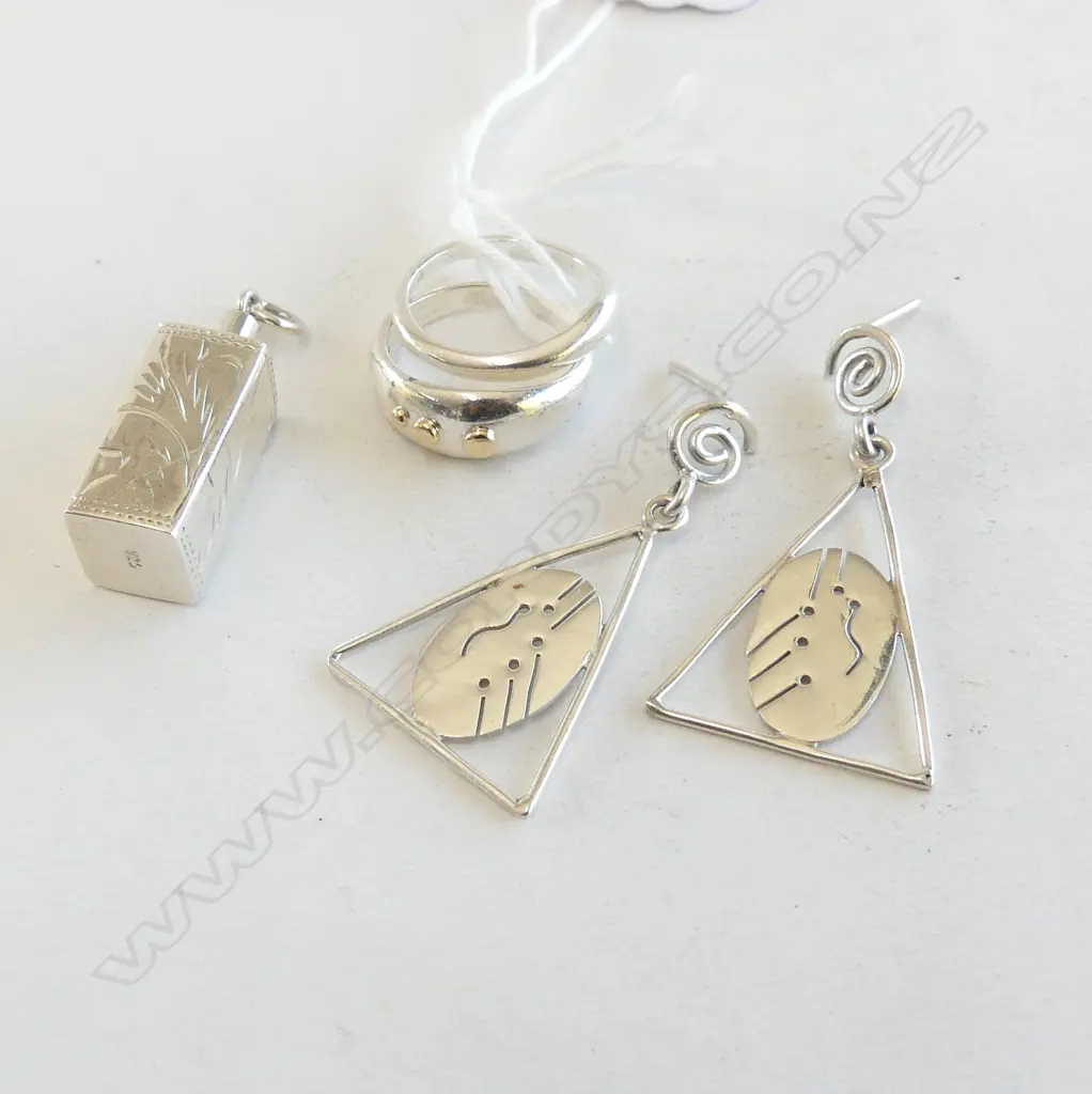 1 2PCE STG SILVER RING, PR EARRINGS (NOT MARKED) , BOTTLE PENDANT H.30mm 14gms Image 1++