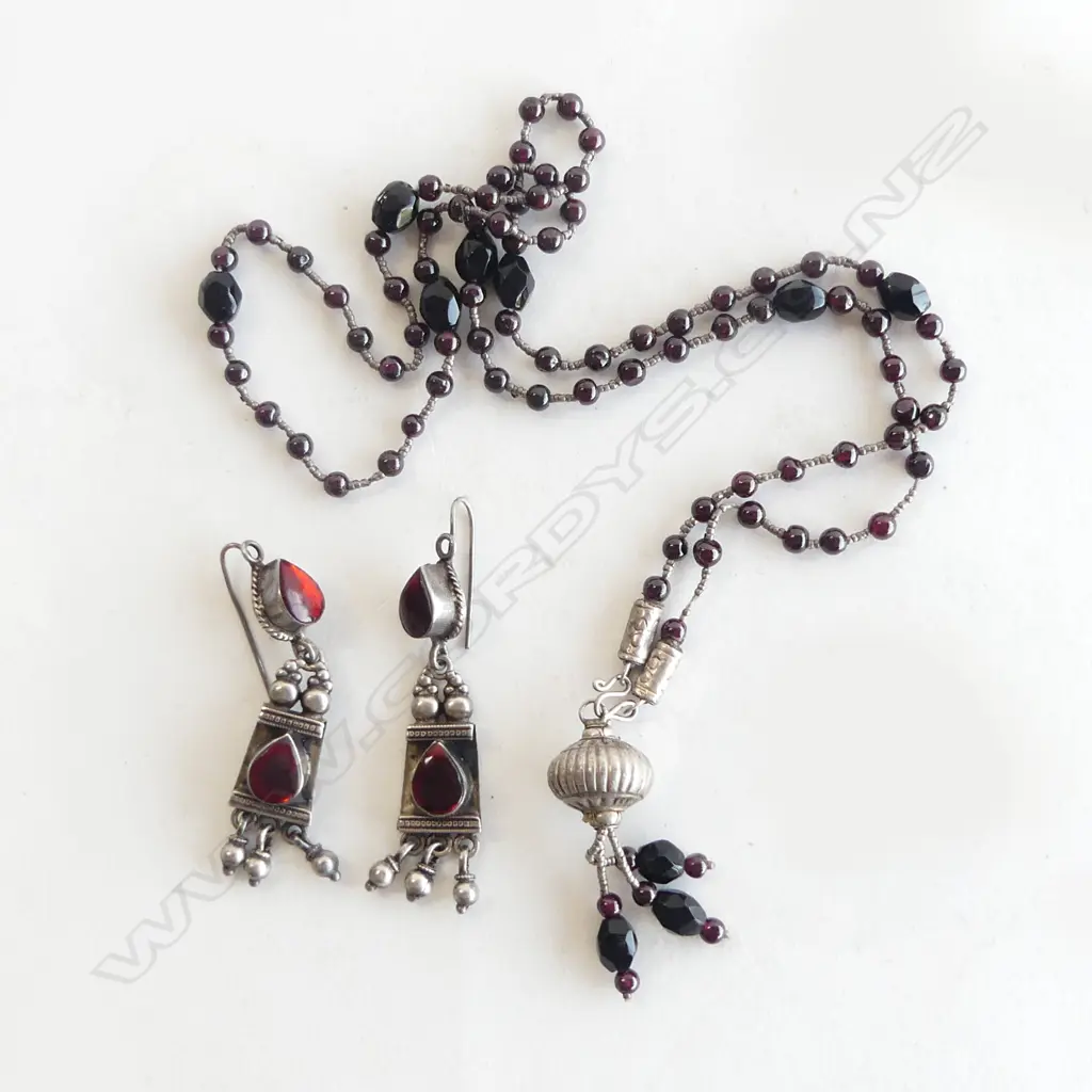 SILVER & GARNET ETHNIC NECKLACE & PR DROP EARRINGS Image 1++