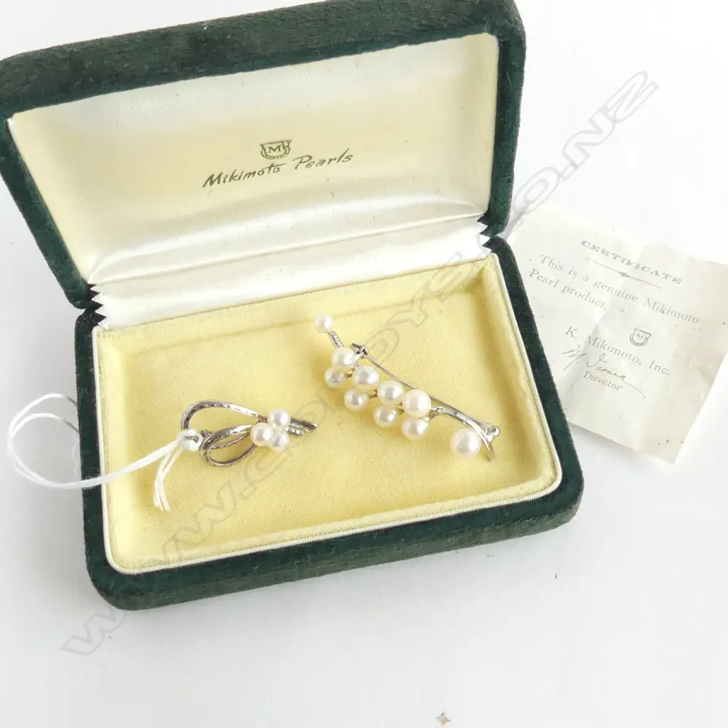 2 STG & PEARL BROOCHES (1 MIKIMOTO w. BOX) Image 1++