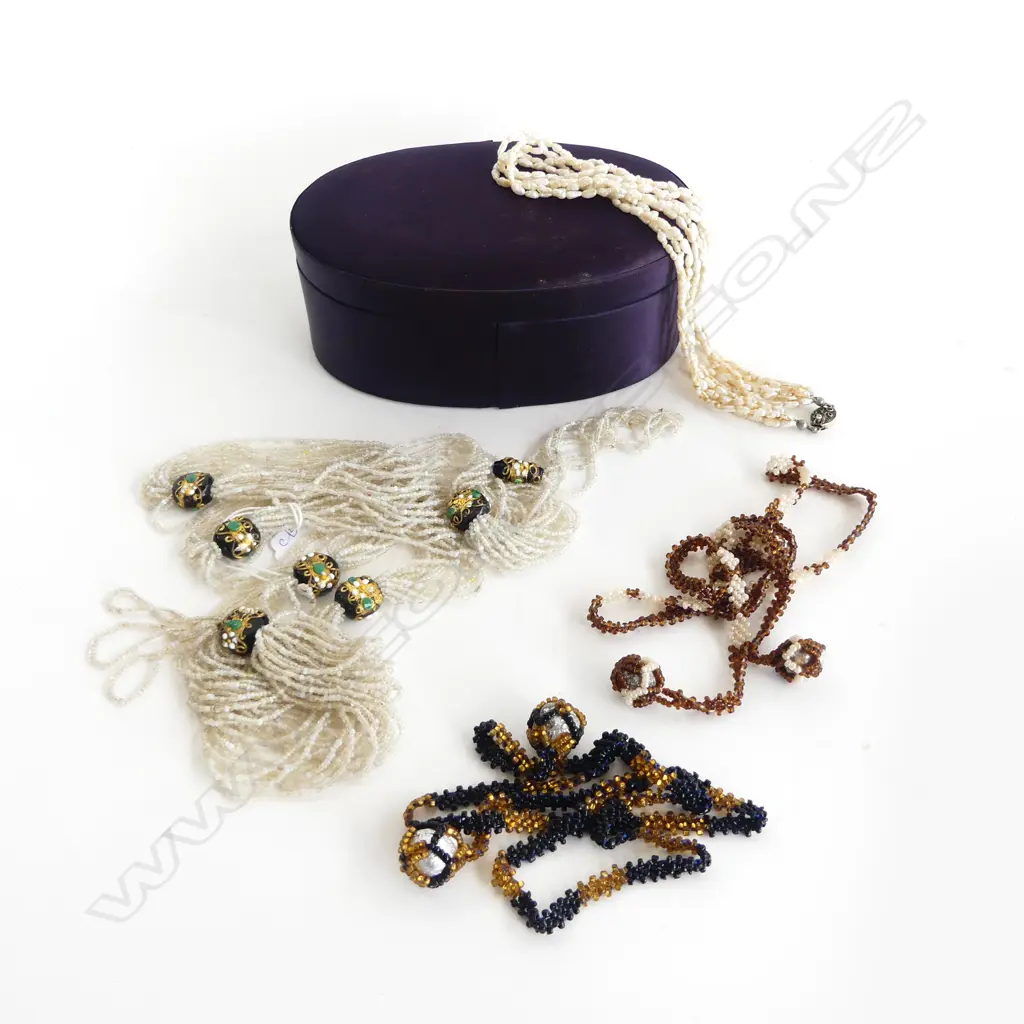 4 VINTAGE NECKLACES; 3x BEADED (2 SAUTOIR), 1x 3 STRAND SEED PEARL Image 1++