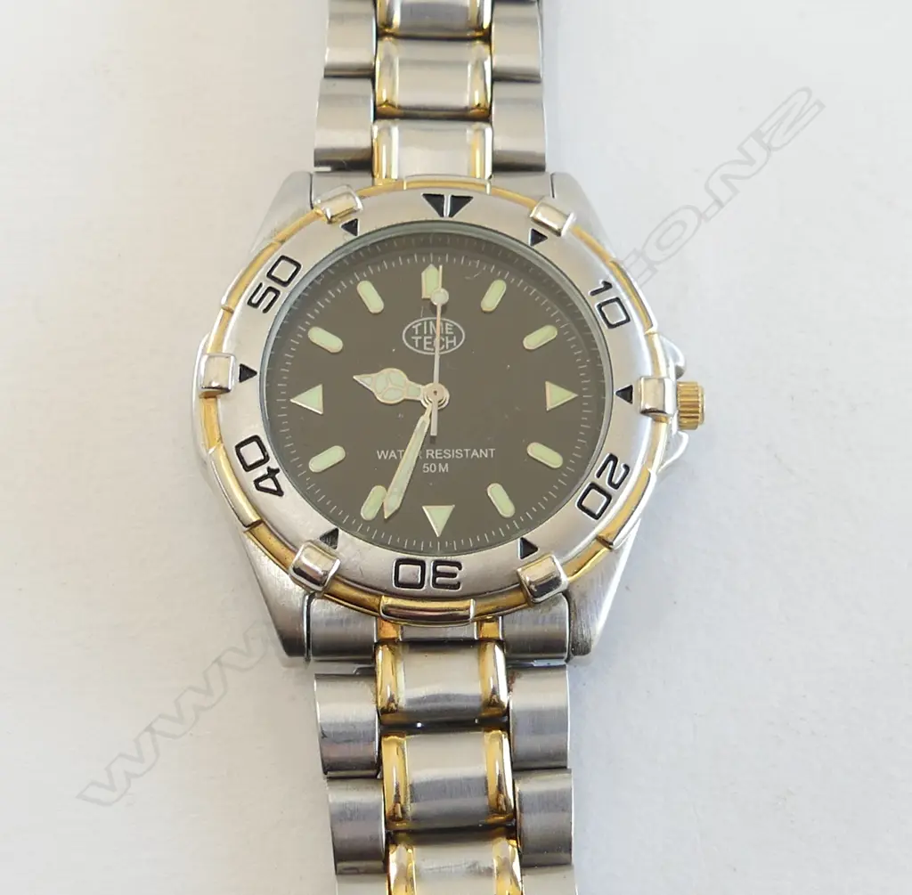 TIME TECH GENT'S WRISTWATCH stainless. Water Resistant 50m Quartz. Running Image 1++