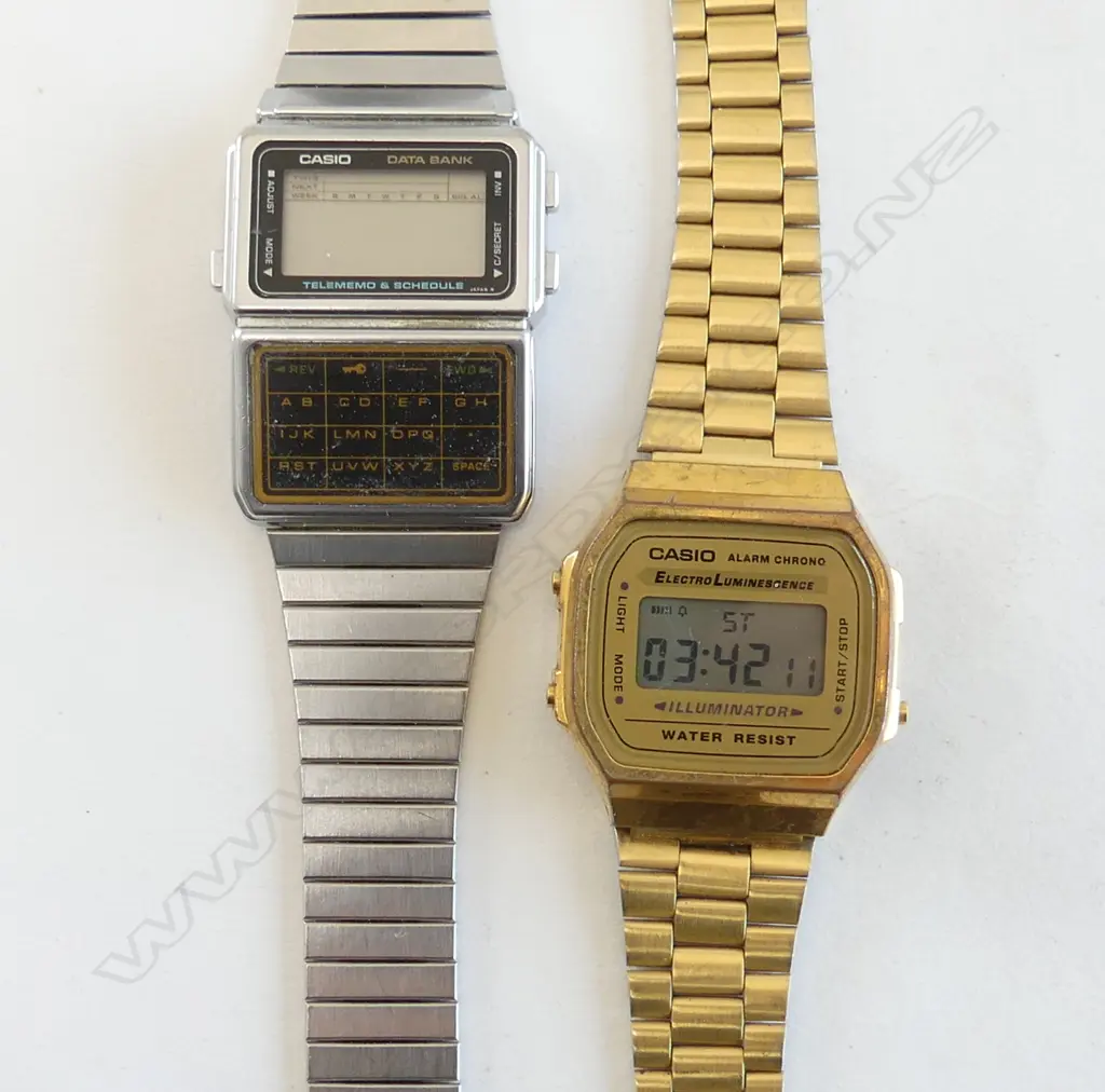 2 CASIO GENT'S VINTAGE DIGITAL WRISTWATCHES: 'Alarm Chrono' + 'Data Bank'  Image 1++