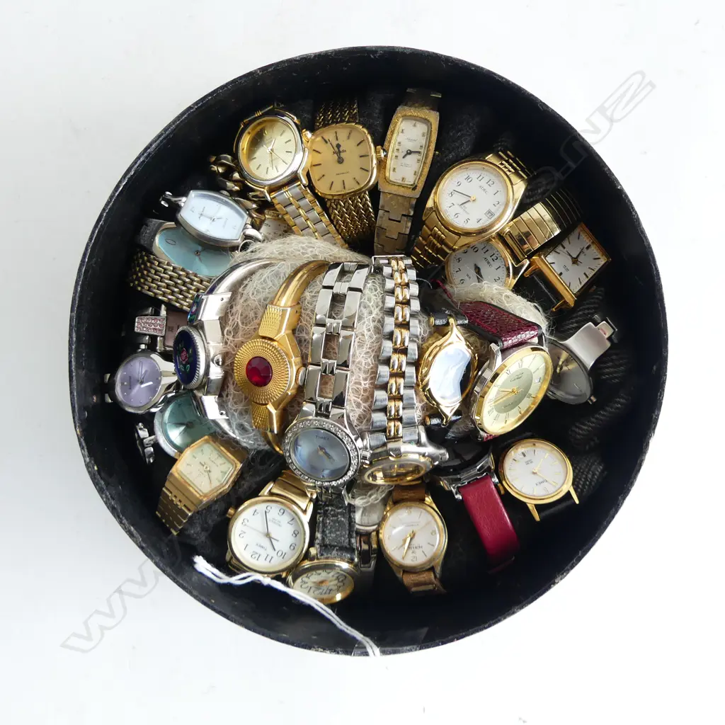 COLLECTION VINTAGE LADIES WRIST WATCHES Image 1++