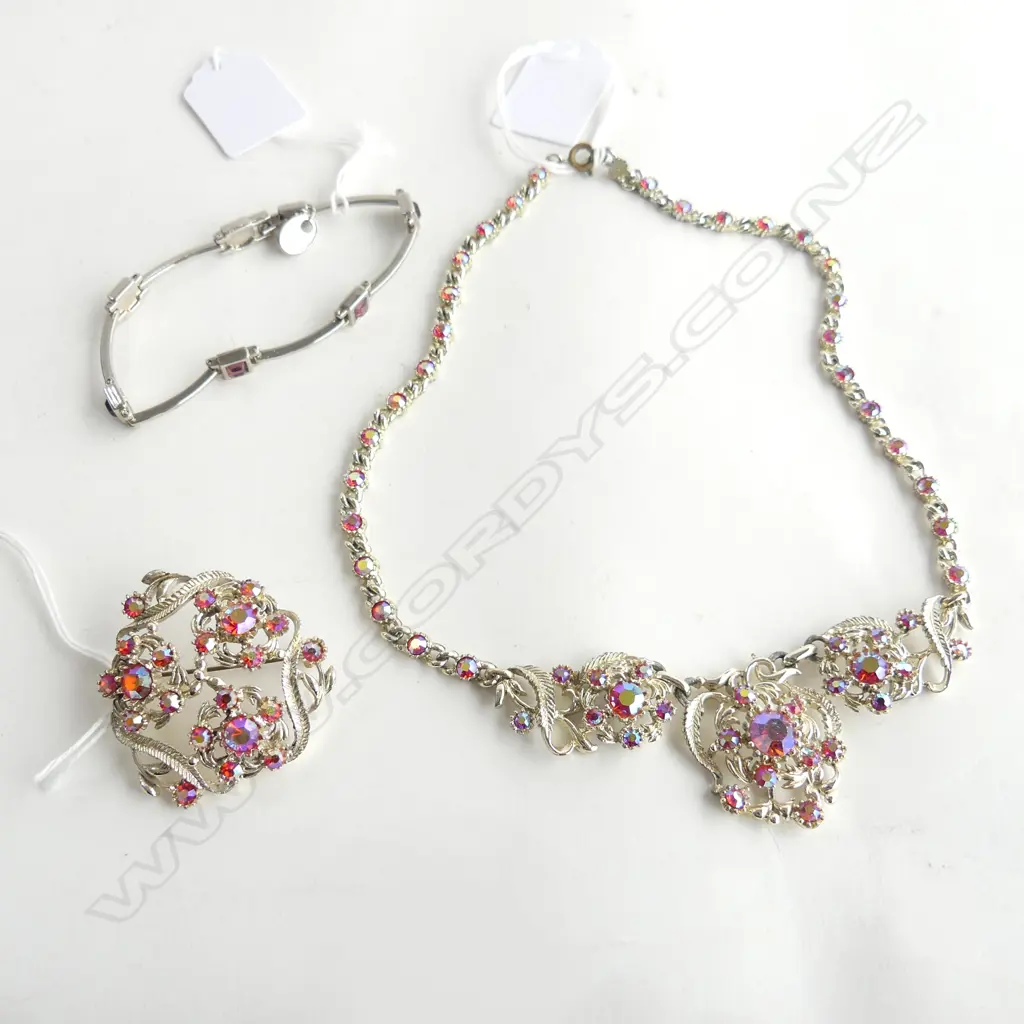 COSTUME NECKLACE & BROOCH & YVES ROCHER COSTUME BRACELET Image 1++