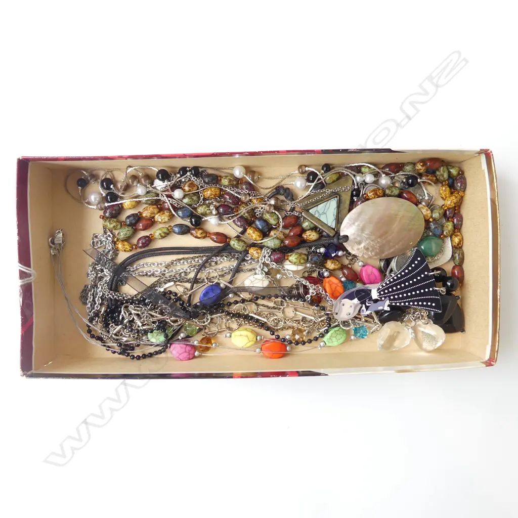 TRAY COSTUME NECKLACES Image 1++