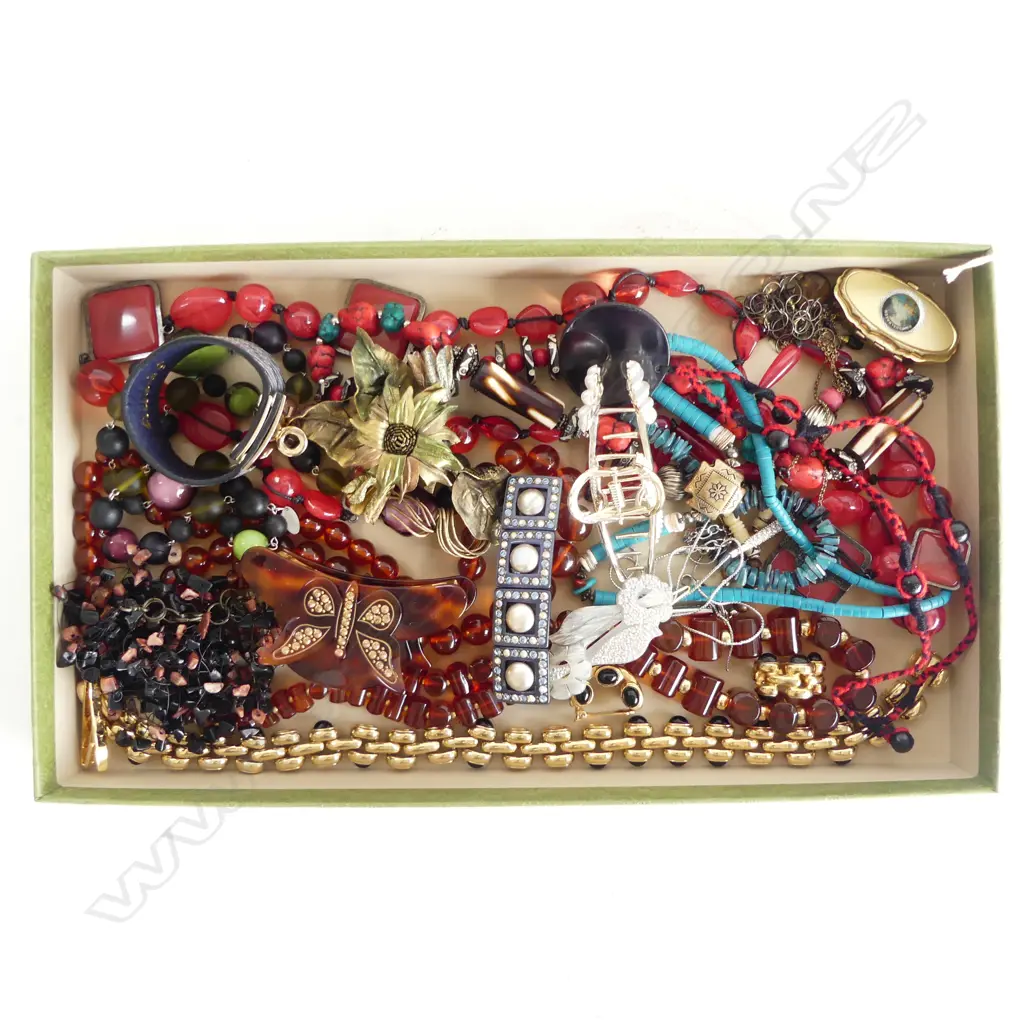 COSTUME NECKLACES ETC Image 1++