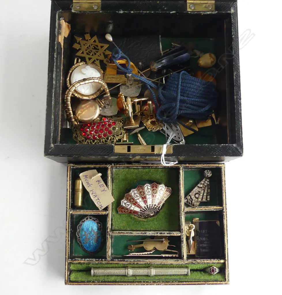 BOX OF VINTAGE COSTUME JEWELLERY ETC silver enamel Siam brooch + micro mosaic guitar etc Image 1++