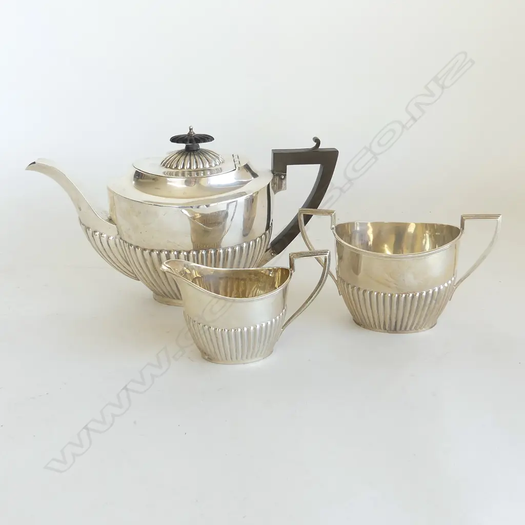 3 PCE HALLMARKED STG SILVER TEA SET, 910gms Image 1++