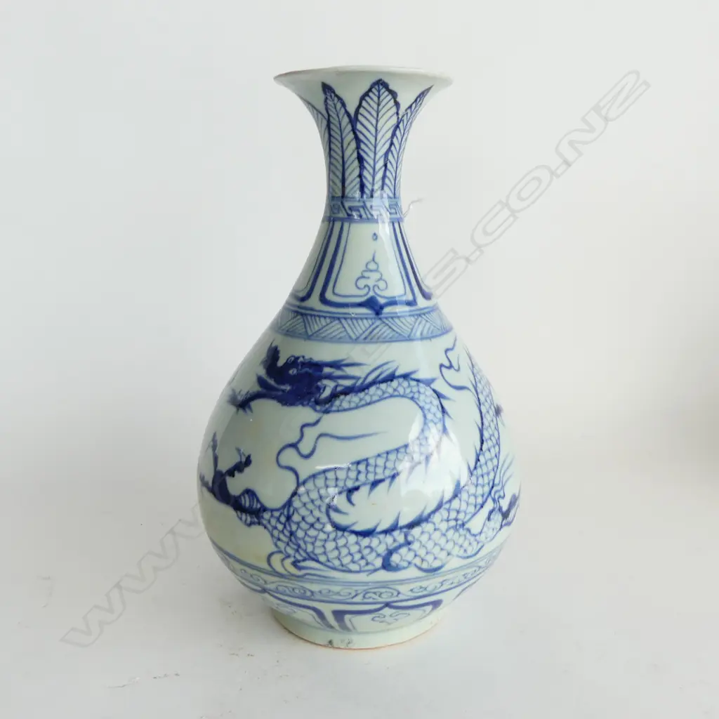 ORIENTAL B/W VASE w. DRAGON DESIGN H.305mm Image 1++