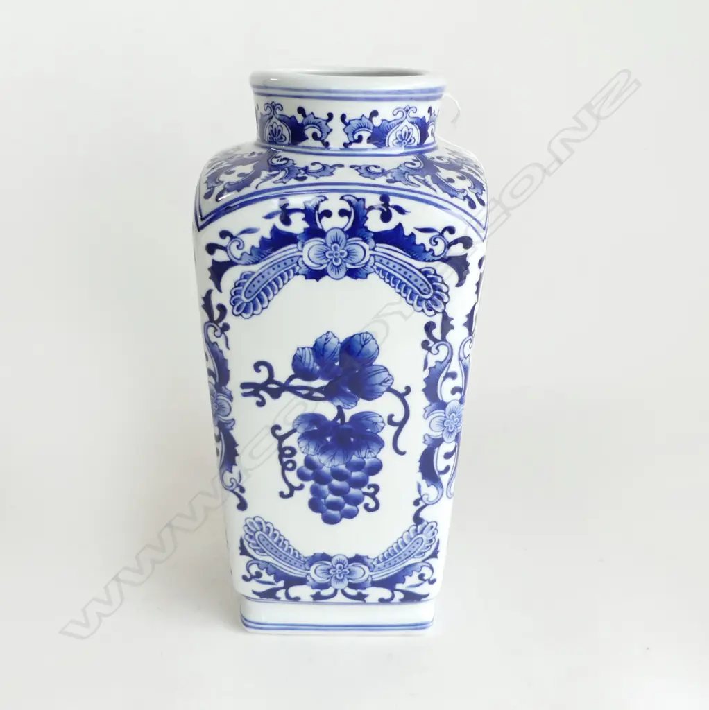B/W ORIENTAL VASE H.345mm Image 1++