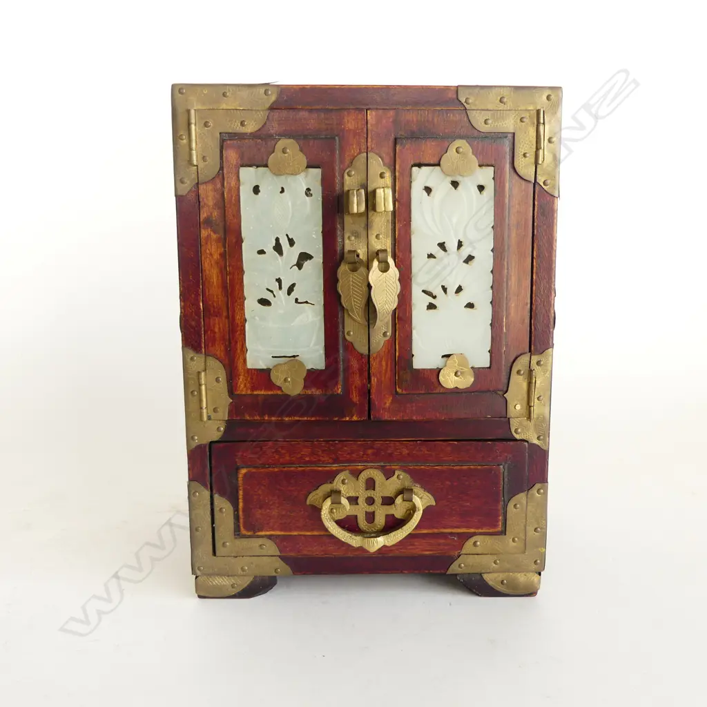 ORIENTAL JEWELLERY BOX 150x120x215mm Image 1++