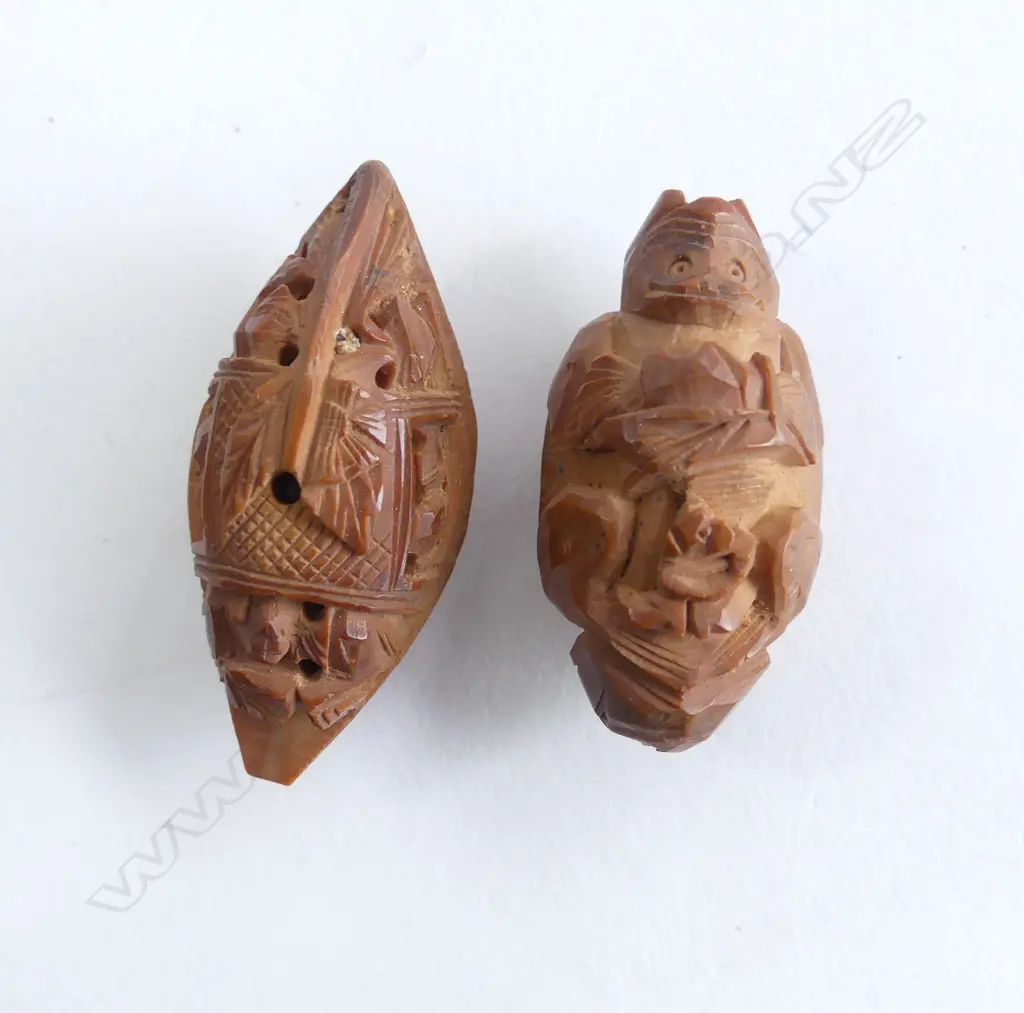 2 old CHINESE FINELY CARVED PEACH PIPS Image 1++