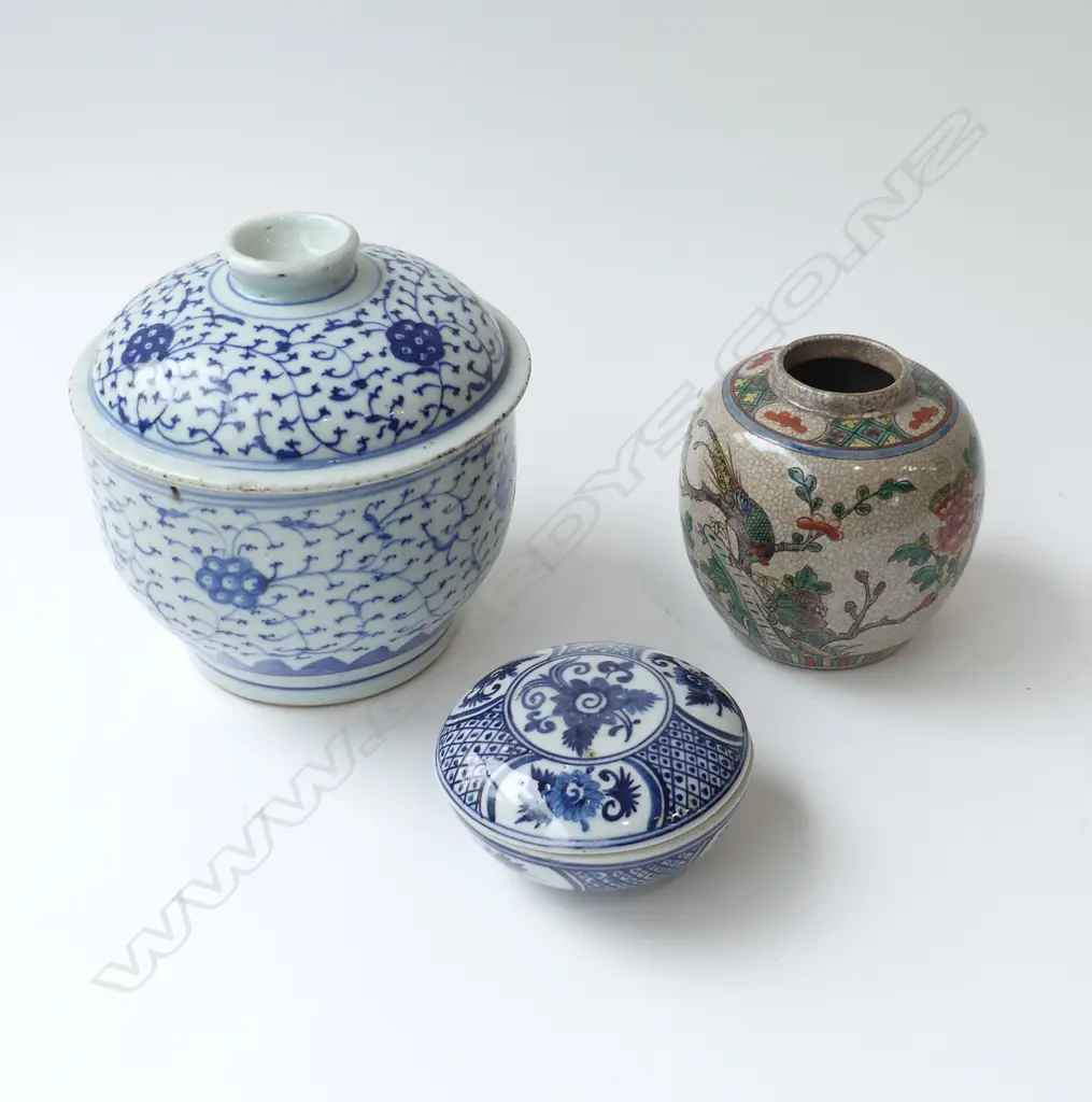 2 ORIENTAL B/W LIDDED CONTAINERS H.190mm + GINGER JAR Image 1++