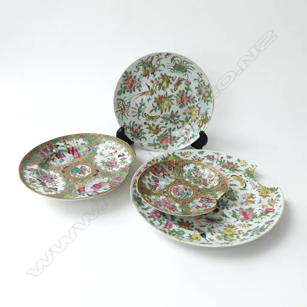 4 CHINESE FAMILLE ROSE PLATES, FAULTS 240mm dia Image 1++