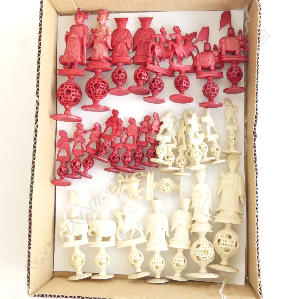 OLD CARVED BONE COMPLETE CHESS SET, RED & WHITE TONE, SOME REPAIRS & LOSSES Image 1++
