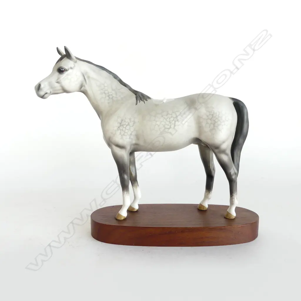 BESWICK CONNOISSEUR HORSE 'ARAB' on wooden plinth base. H.215mm Image 1++