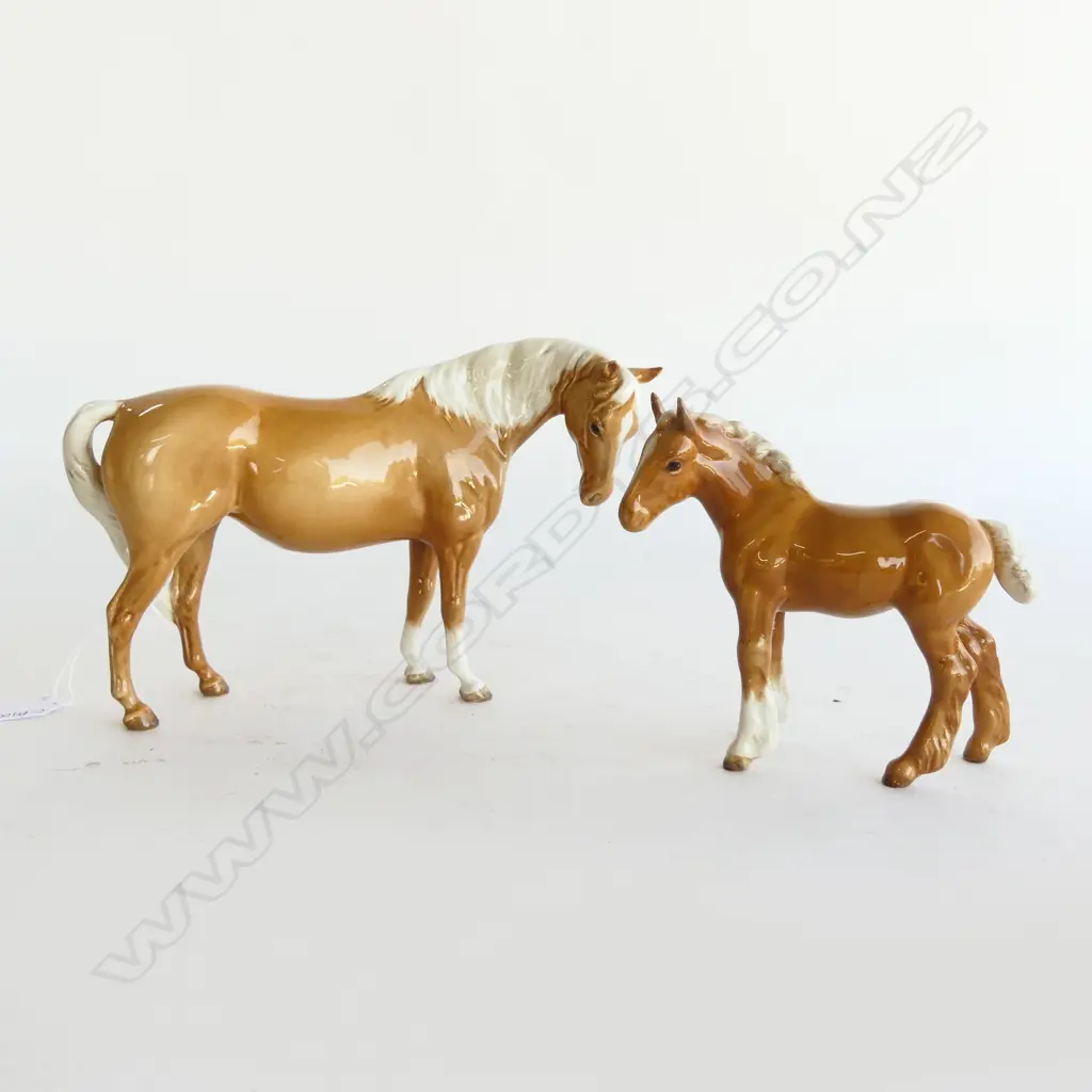 BESWICK PALOMINO HORSE (EAR CHIPPED) & FOAL H.140mm Image 1++