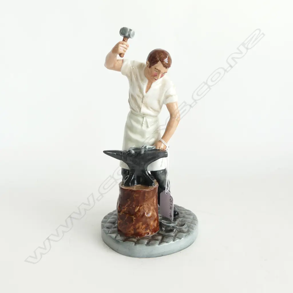 ROYAL DOULTON FIGURE 'BLACKSMITH' H.240mm Image 1++