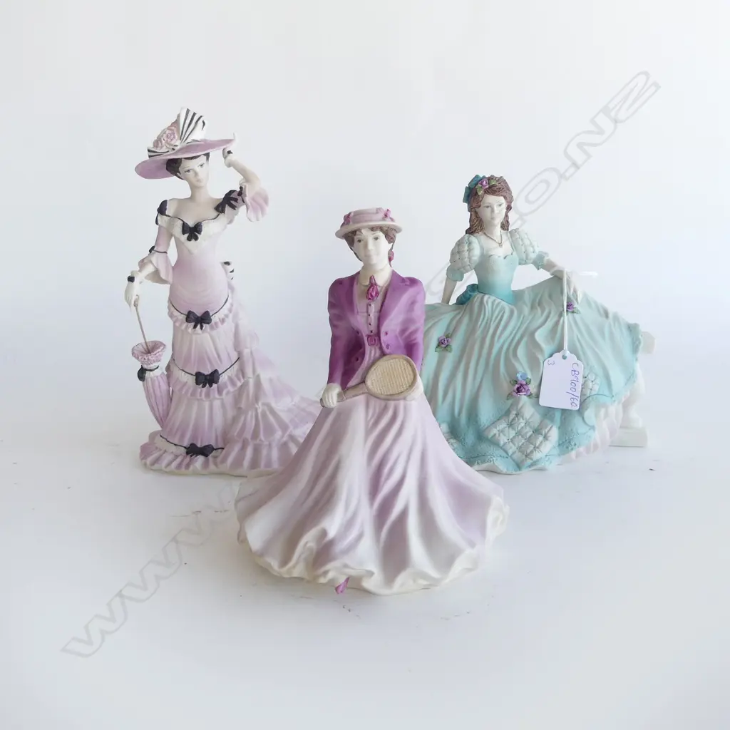 3 COALPORT FIGURINES; ON THE BALCONY (FLOWER AF), BEAU MONDE ON COURT, CHARLOTTE A SUMMER STROLL H.220mm Image 1++