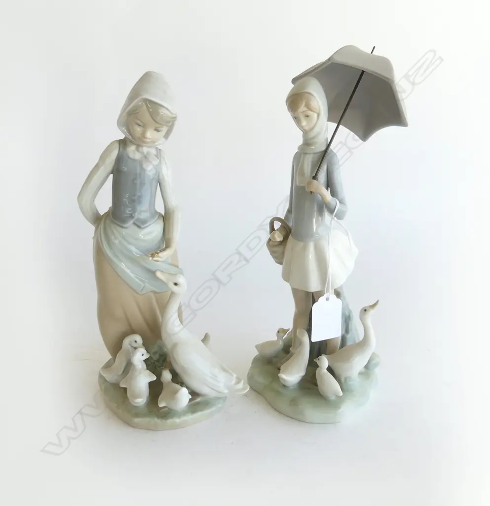 2 LLADRO FIGURINES; WOMAN w. UMBRELLA & DUCKS H.260mm, WOMAN w. GEESE Image 1++