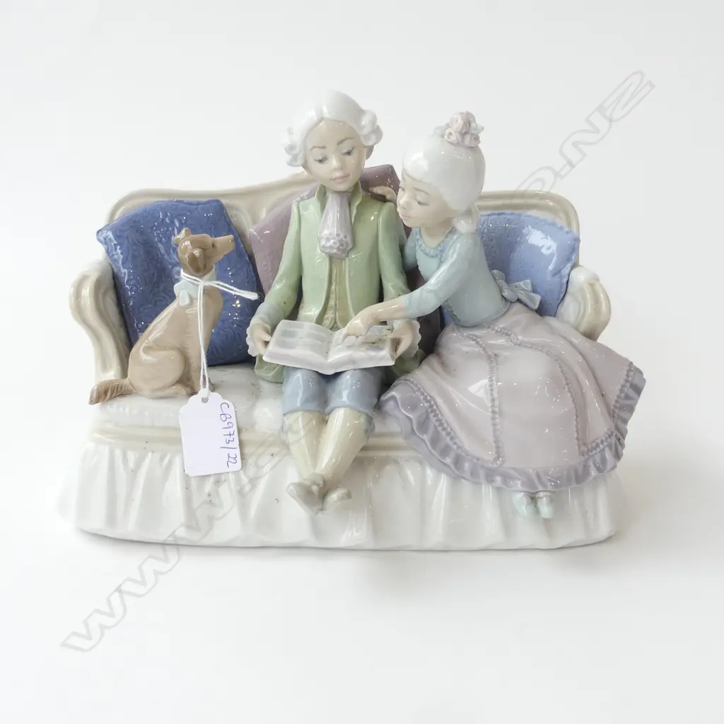 LLADRO #5229 'STORY TIME' W.270mm Image 1++