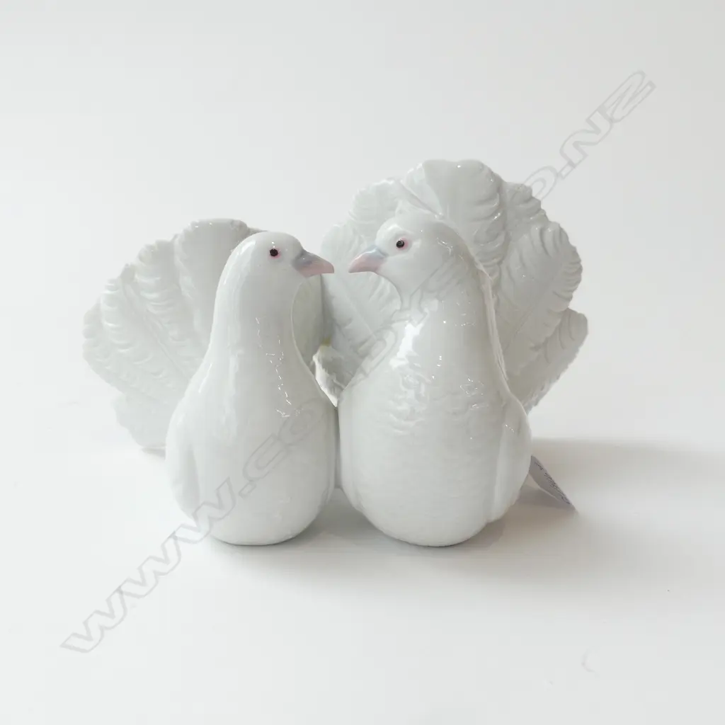 LLADRO #1169 COUPLE OF DOVES H.125mm Image 1++