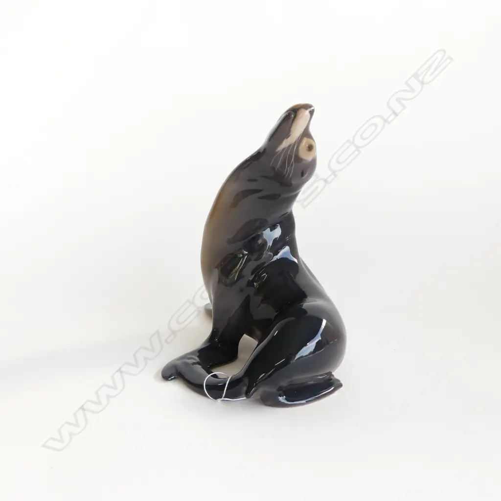 BING & GRONDAHL SEAL GREY GLAZE WITH HIGHLIGHTS, H.170mm Image 1++