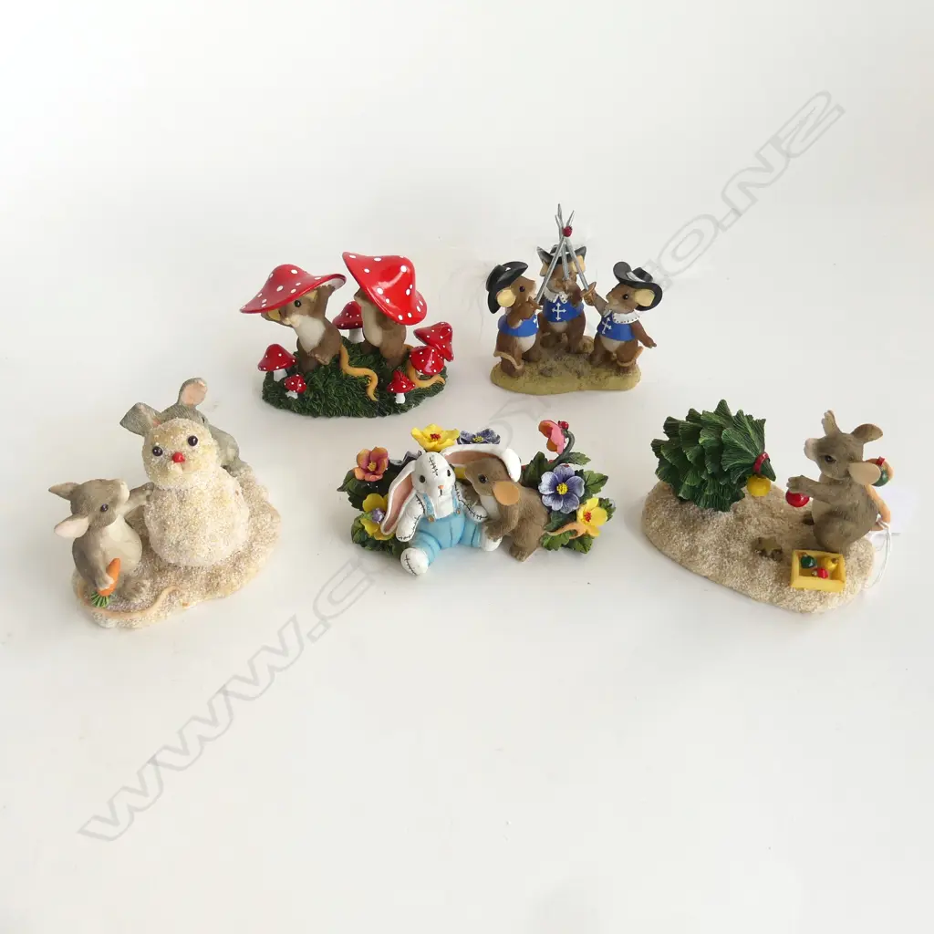 5 SILVESTRI 'CHARMING TAILS' RESIN MOUSE FIGURINES (1 FAULTED) H.110mm Image 1++