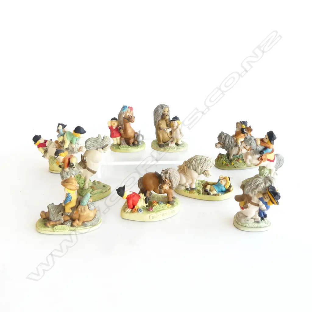 10 ASST. THELWELL RESIN HORSE FIGURINES H.80mm Image 1++