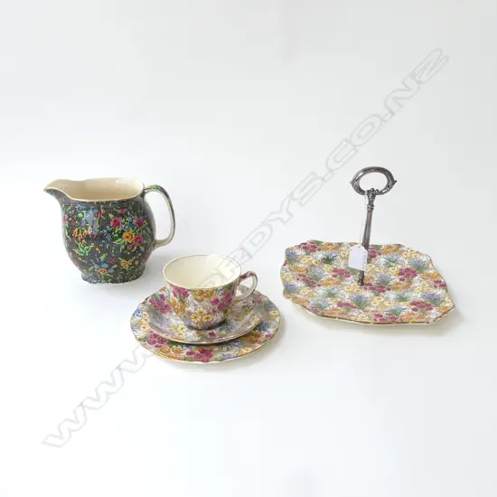 1930’S ROYAL WINTON CHITZ ‘MARGUERITE’ C.S.P & CAKE STAND, AND ‘VICTORIAN’ JUG