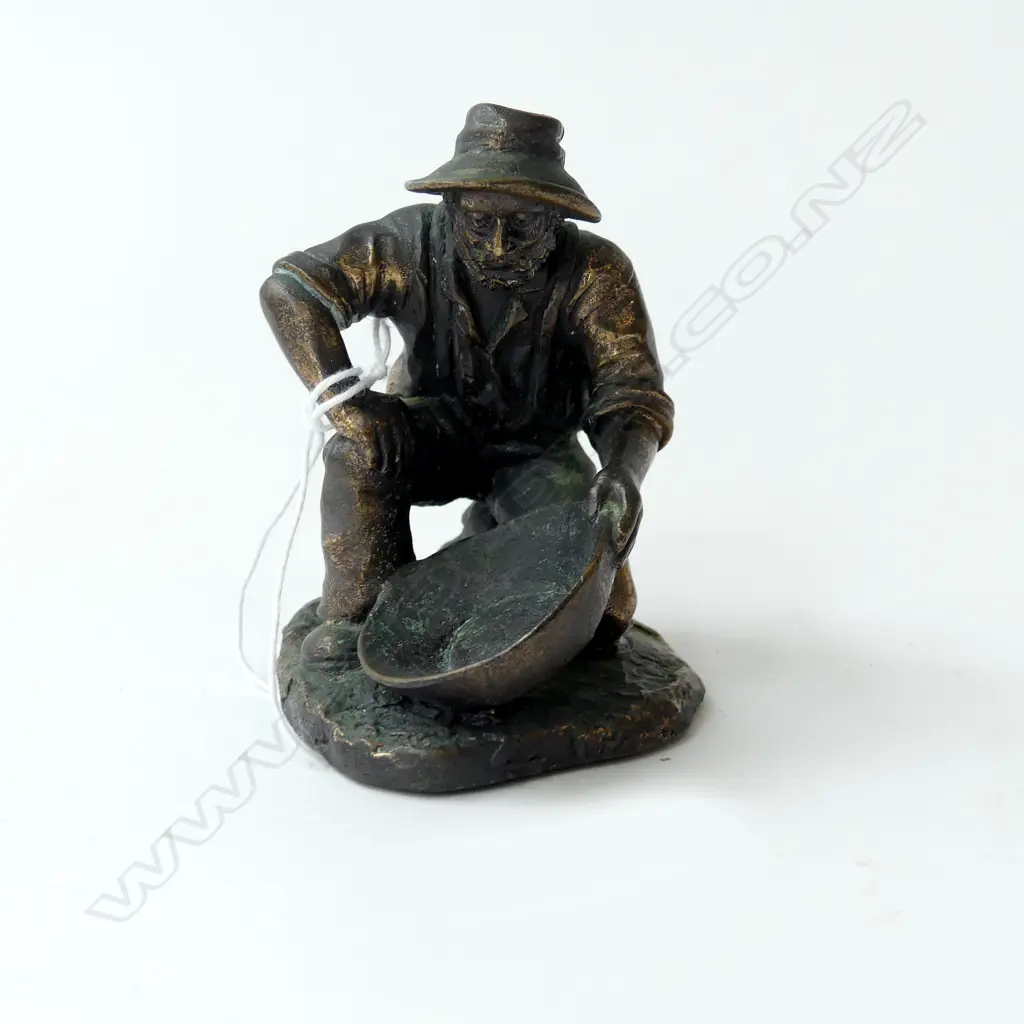 A. B. HOALN, BRONZE FIGURE OF A GOLD PANNER, 288/1000 1985 H.80mm Image 1++