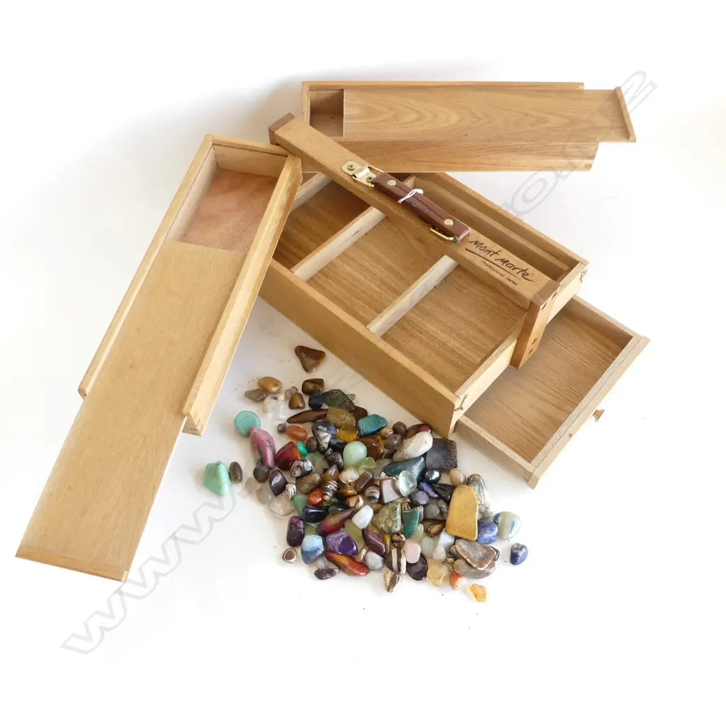 SEMI-PRECIOUS STONES AND WOODEN ARTIST BOX Image 1++