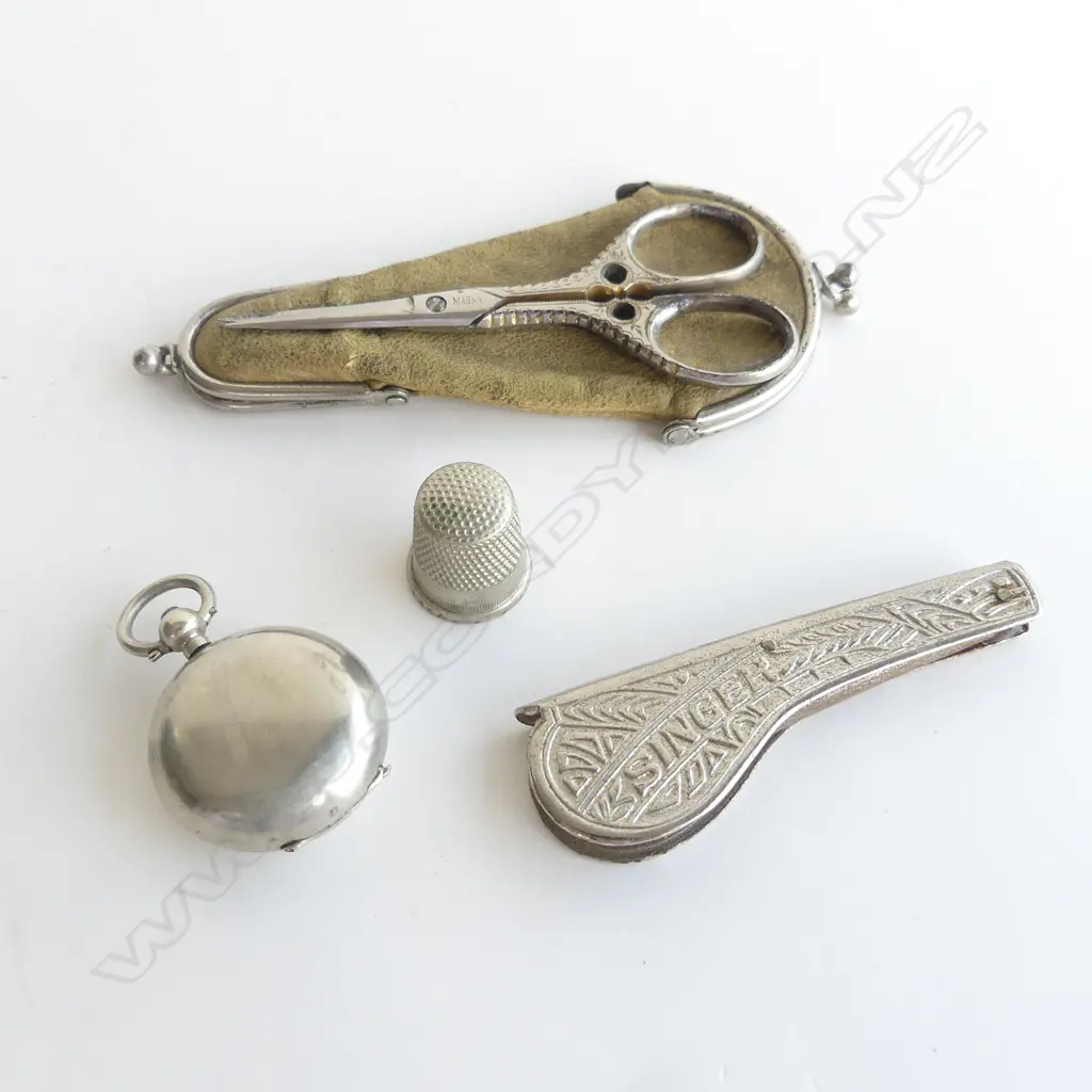 THIMBLE HOLDER PURSE, SINGER TRACING WHEEL & PLATED SOV CASE. Image 1++