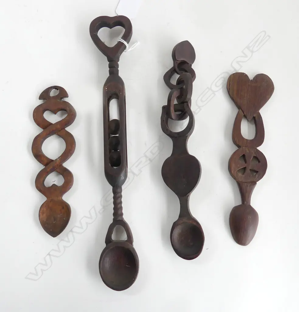 4 VINTAGE WELSH WOODEN LOVE SPOONS  Image 1++