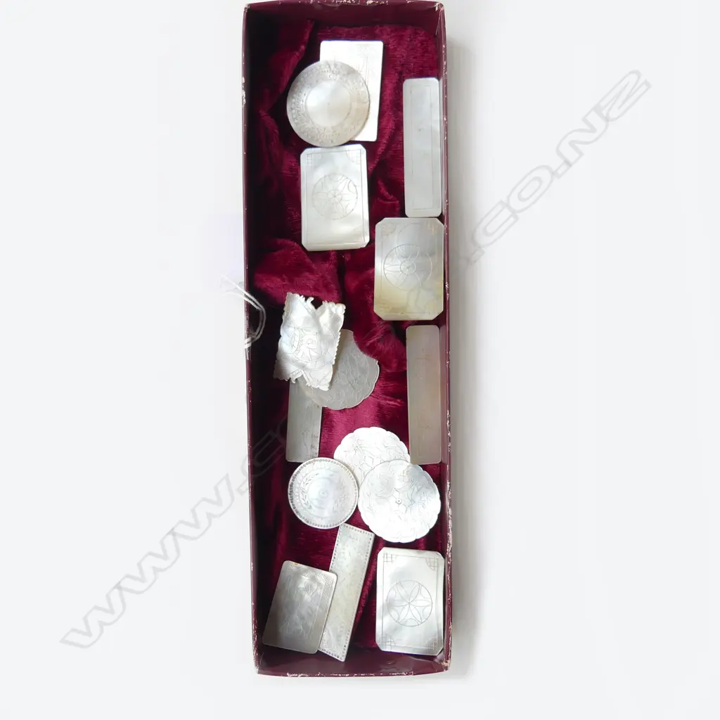 15 ANTIQUE MOTHER OF PEARL CHINESE GAMING TOKENS ENGRAVED PATTERNS, L.28MM-55MM Image 1++