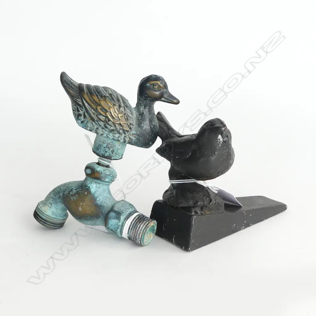 BRONZE DUCK TAP & CAST IRON 'BIRD' DOORSTOP Image 1++