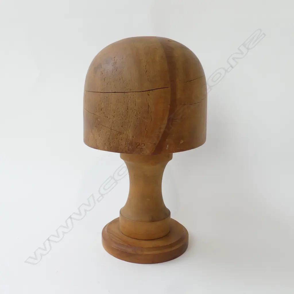 VINTAGE WOODEN HAT BLOCK STAND SIZE 22, H.280MM Image 1++