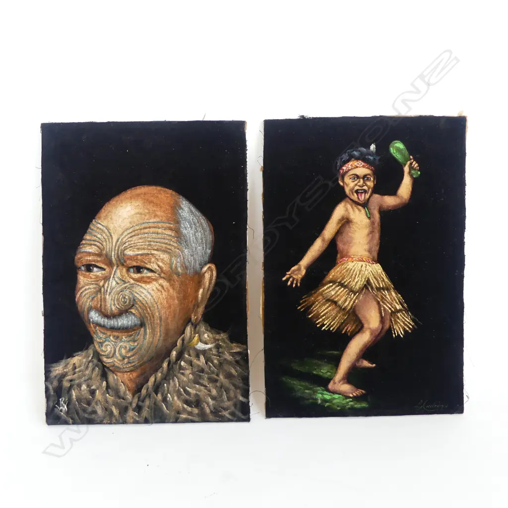 2 SIGNED ARTWORKS (L. ANDREWS, RW) MAORI FIGURES ON VELVET 330x220mm Image 1++