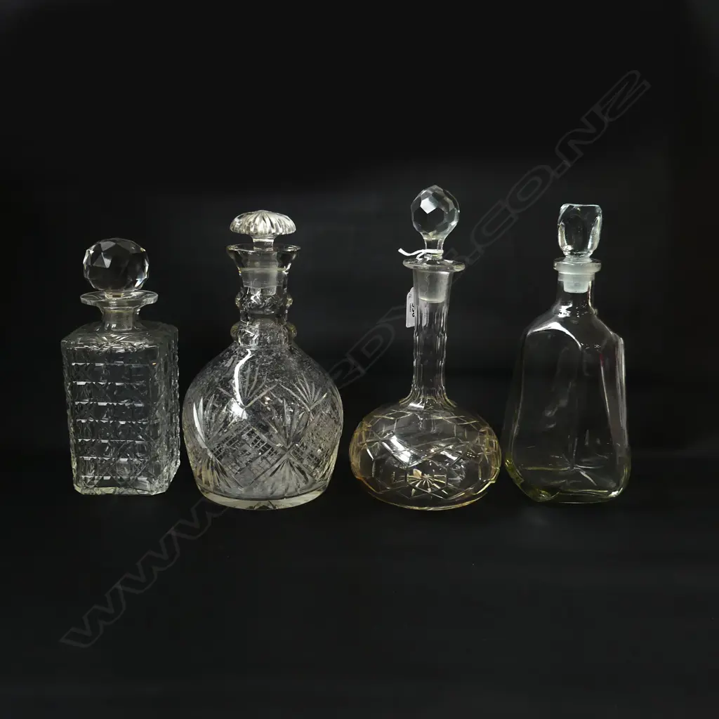 4 CRYSTAL DECANTERS H.260mm Image 1++