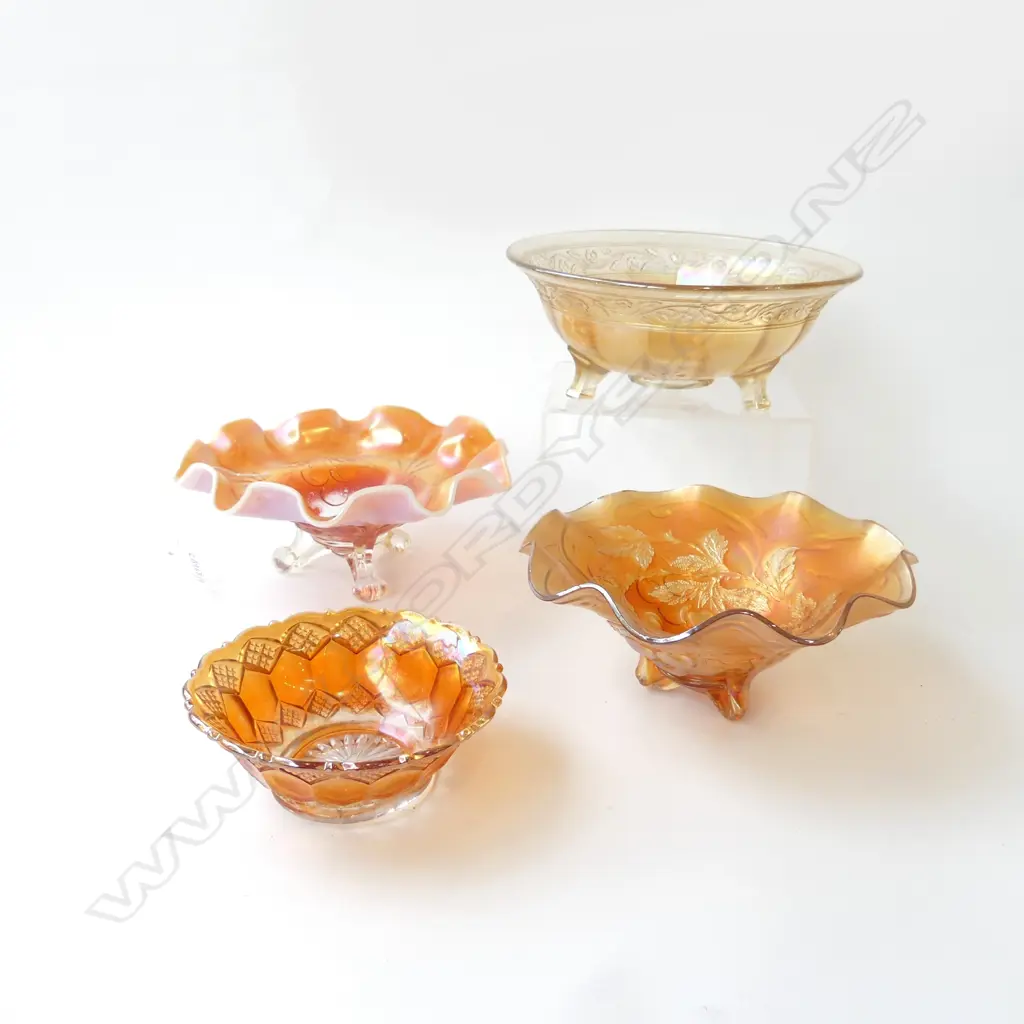FOUR VINTAGE CARNIVAL GLASS BOWLS, D.220MM-140MM Image 1++