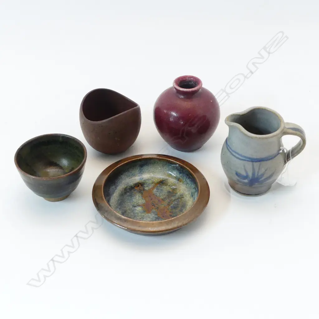 5 SMALL NZ POTTERY PCES; GRAEME STORM RED VASE + 3 STICHBURY + 1 PERRIN H.100mm Image 1++