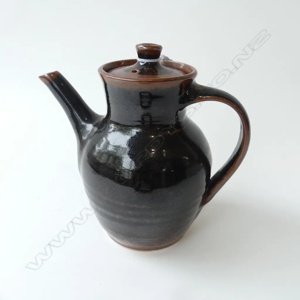 CREWENNA (HARRY & MAY DAVIS) LIDDED COFFEE POT H.200mm Image 1++