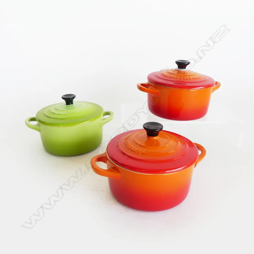 3 LE CREUSET MINI ROUND COCOTTES, 100mm dia Image 1++