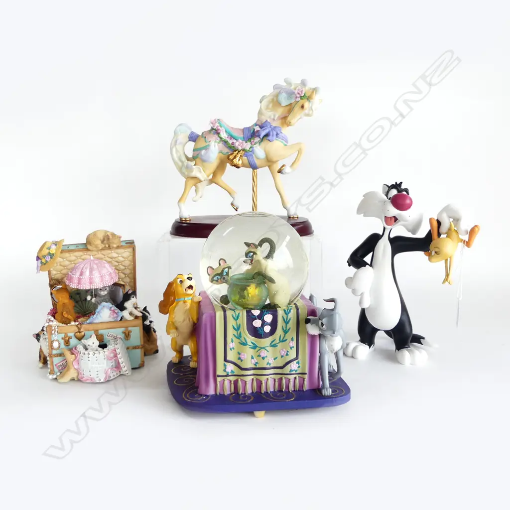 4 ITEMS; LADY & TRAMP SNOW GLOBE, SYLVESTER CAT H.230mm, KITTY TREAURE TRUNK MUSIC BOX, LENOX CHINA HORSE-PETAL MISSING Image 1++